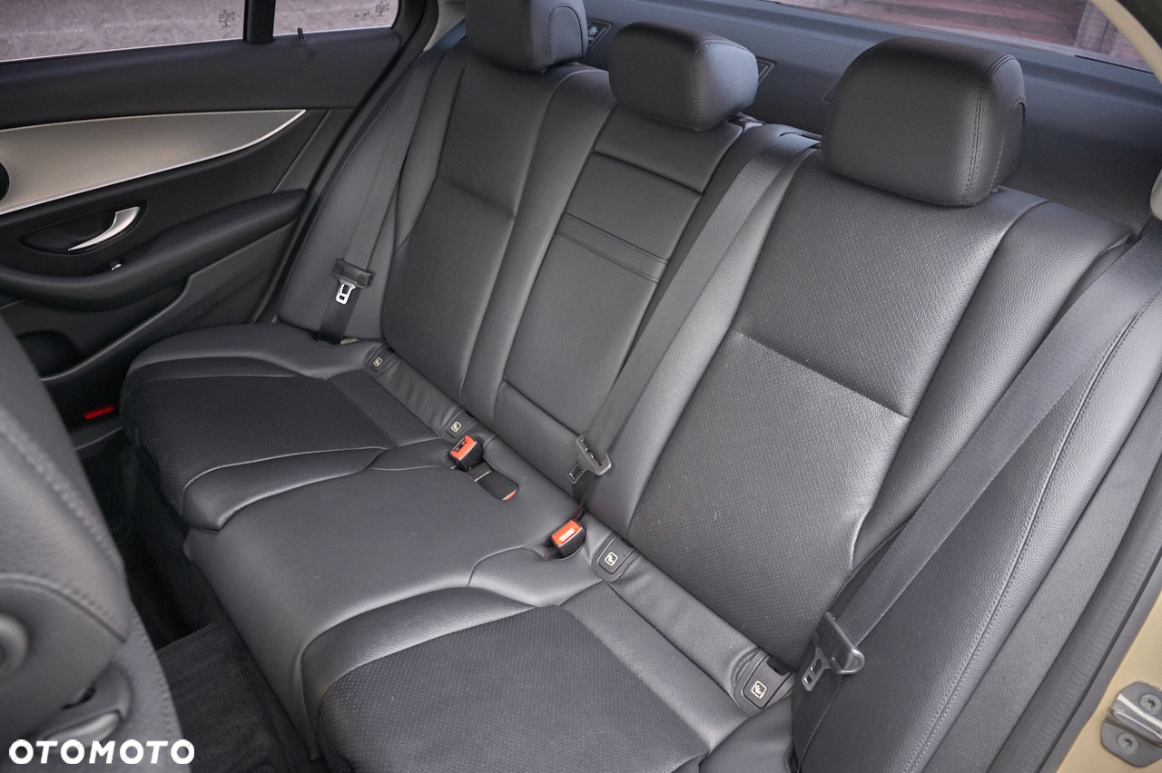 Mercedes-Benz Klasa E 200 d 9G-TRONIC - 26