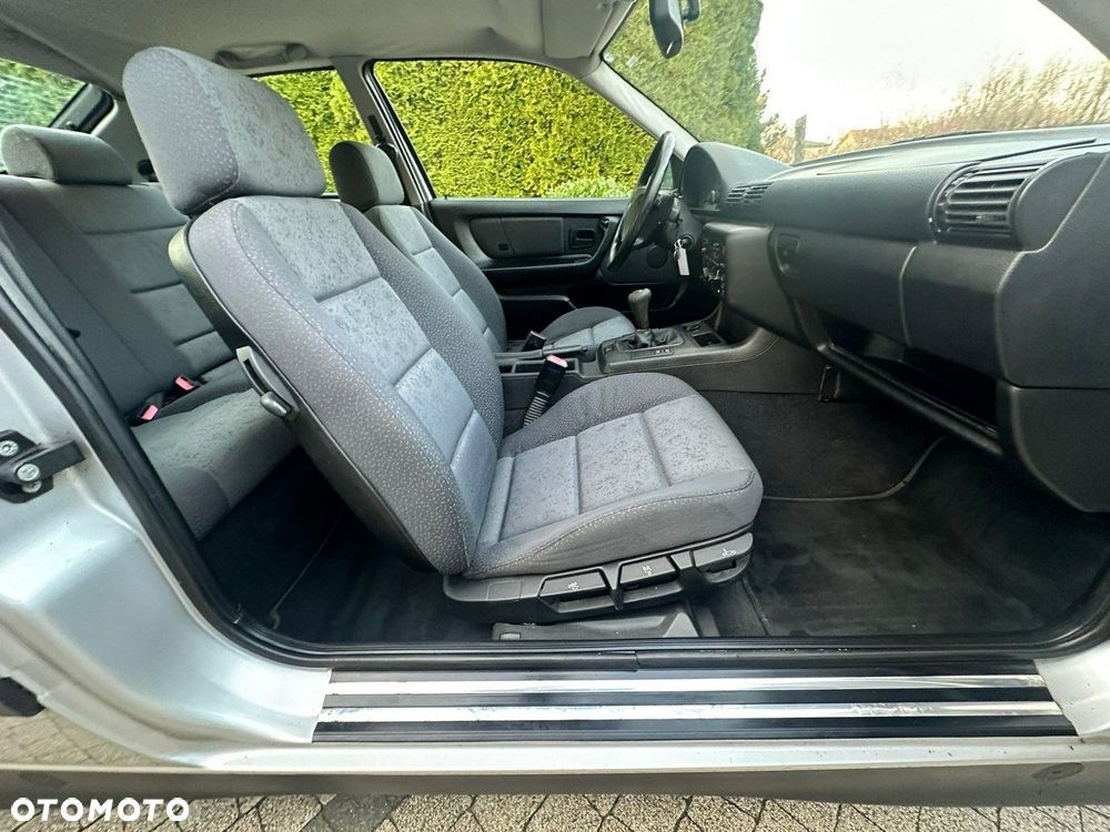 BMW Seria 3 316i - 6