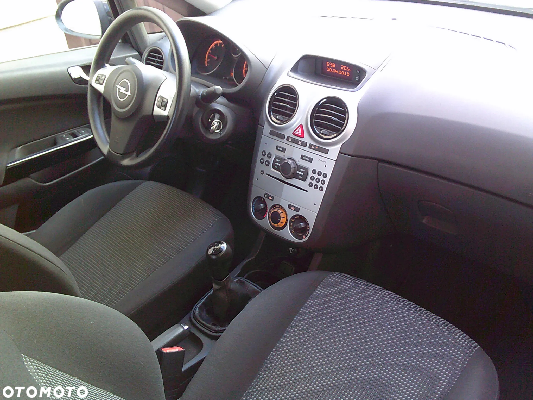 Opel Corsa 1.2 16V Edition / Active - 11