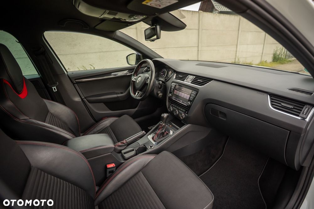 Skoda Octavia 2.0 TDI DSG RS - 22