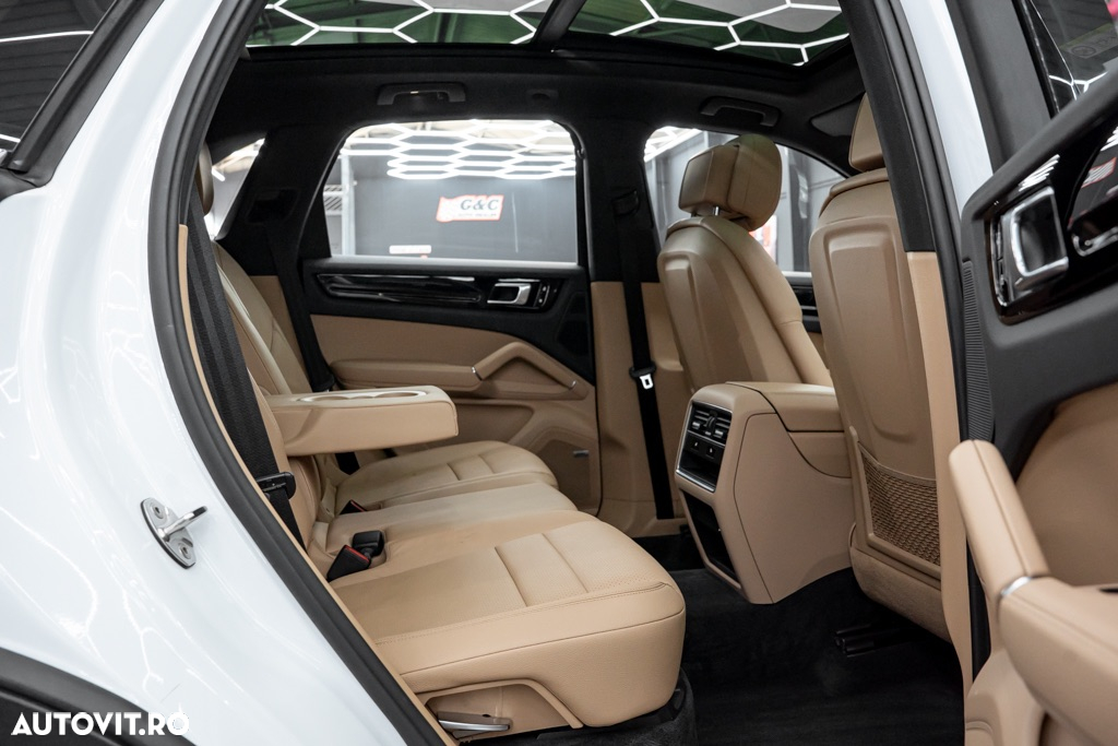 Porsche Cayenne S - 16