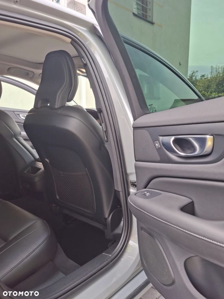 Volvo S60 B5 B AWD Plus Dark - 21