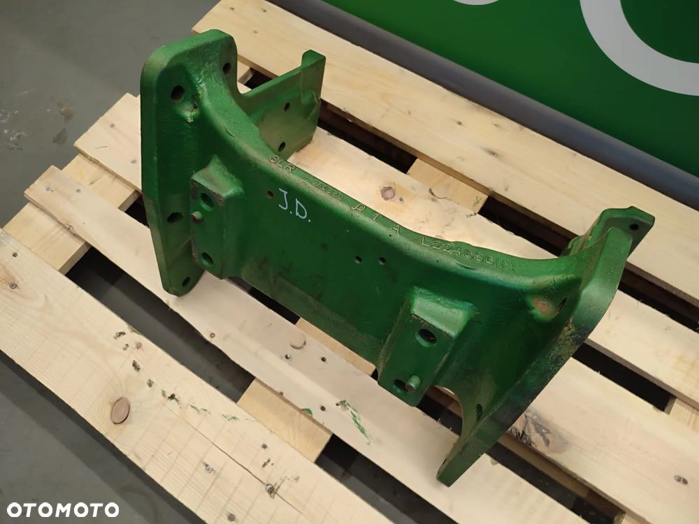 Wspornik L224696 Belka poprzeczna 060320 John Deere 6320 - 3