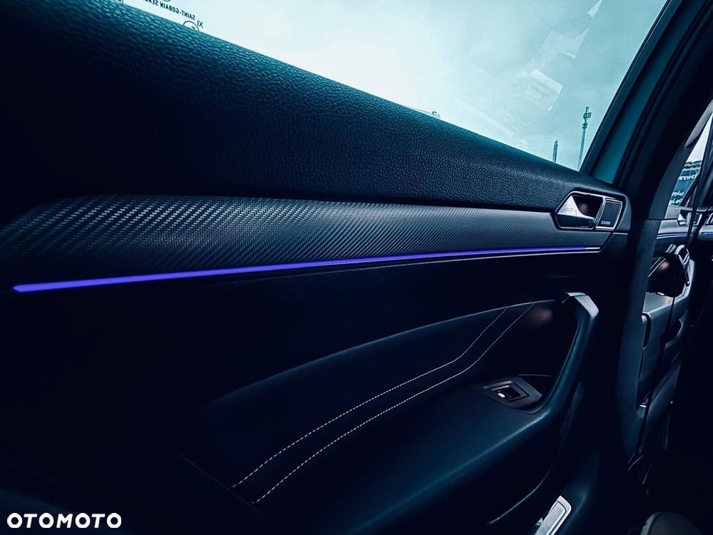 Volkswagen Passat - 11