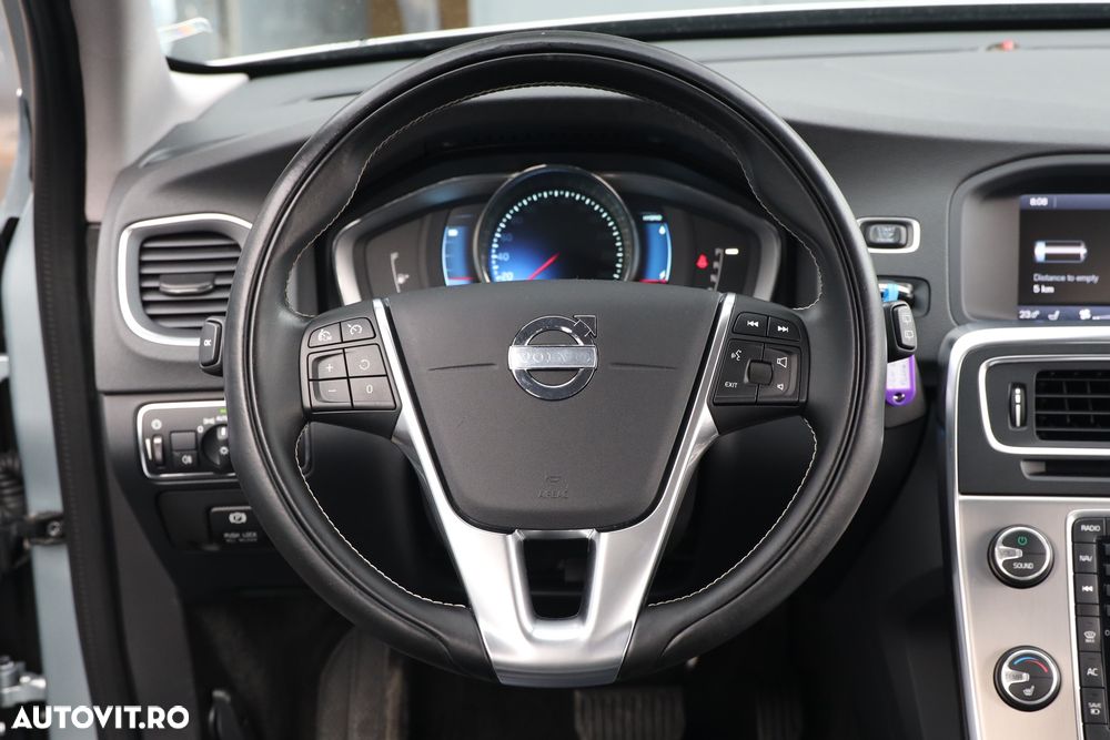 Volvo V60 D6 Plug-In-Hybrid AWD Geartronic Momentum - 28