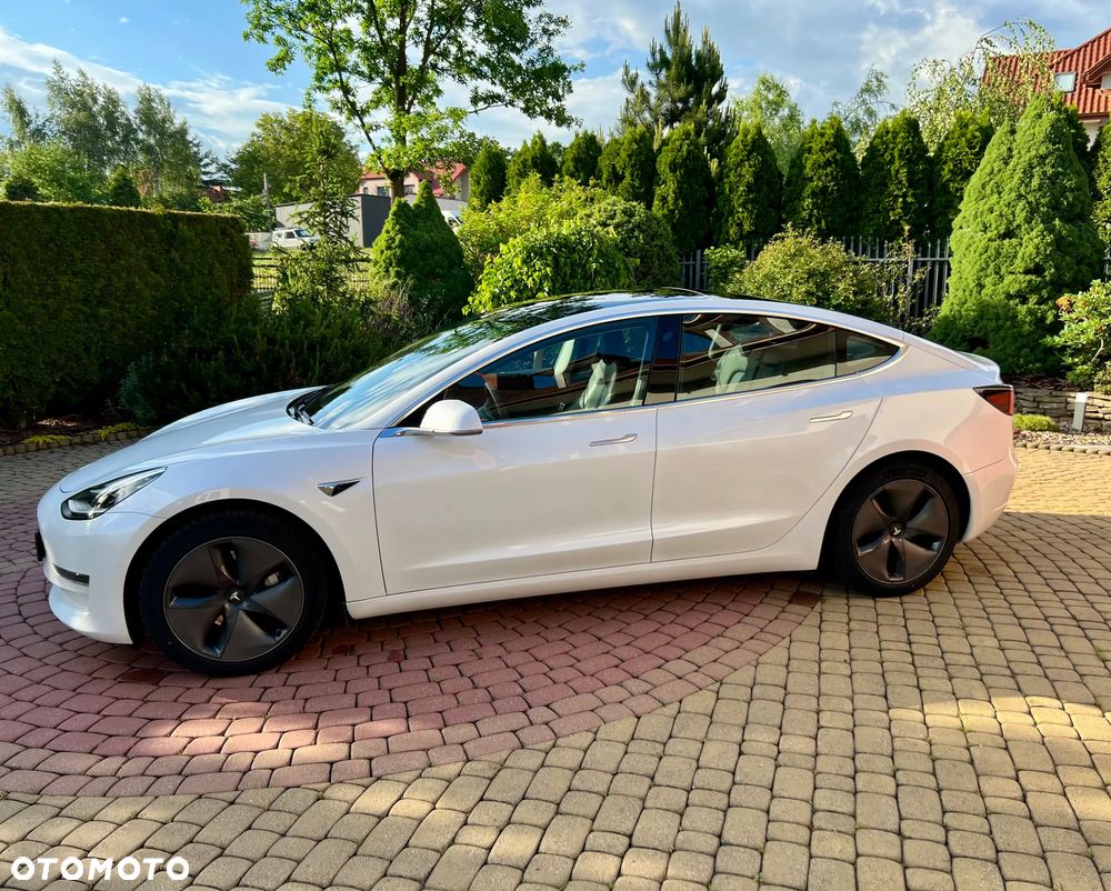 Tesla Model 3 - 12