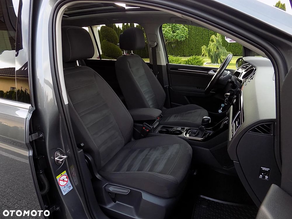 Volkswagen Touran - 33