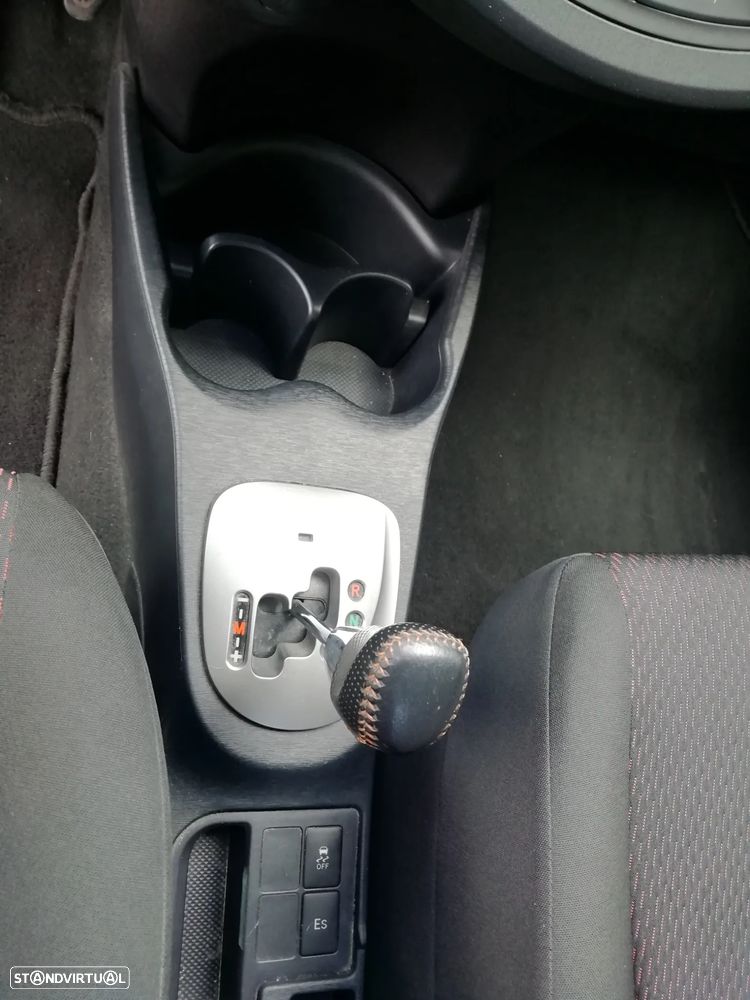 Toyota Yaris 1.4 D-4D Sport+MM+P.Techno - 6
