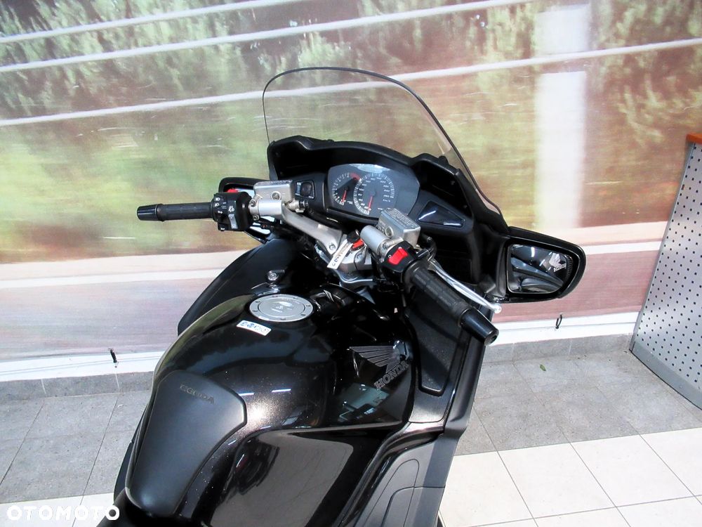 Honda ST - 12