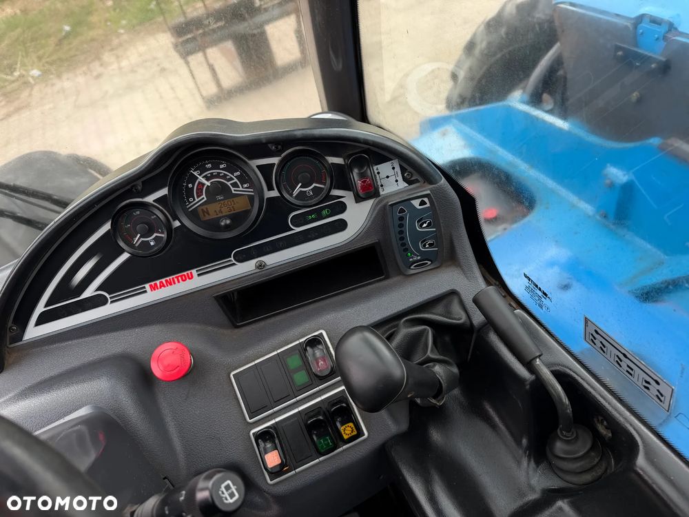 Manitou MT932 Ładowarka Teleskopowa 9m wysuw!  UDŹWIG 3,2 TONY! Przebieg 2600 mtg. jak Nowa z SALONU 2016 rok z Norwegii z Gospodarstwa rolnego! Silnik DEUTZ 110 km. Aktualne Serwisy w Dekra. Nowy Model sterowane wszystko z 1 dżojstika. Widły i łyżka. Ani deka luzu czy wycieku. OKAZJA! Jazda REWERS + 4 biegi. Skręt 3 tryby. - 5