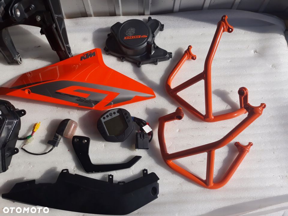 KTM SUPERDUKE 1290 LAMPA OWIEWKA LICZNIK DEKIEL - 3