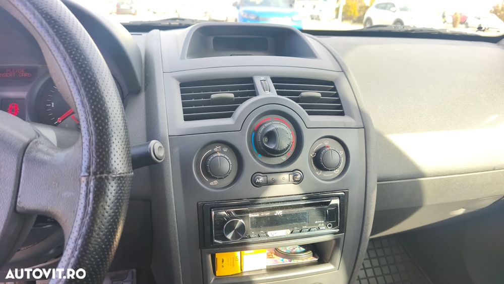 Renault Megane II Sedan 1.6 Influence - 6