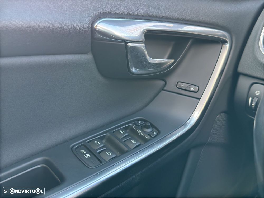 Volvo V60 1.6 D2 Momentum Eco - 12