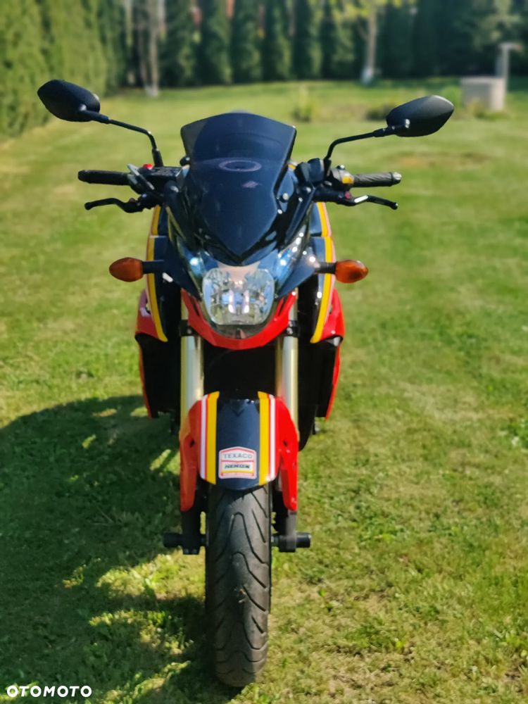 Suzuki GSR - 29