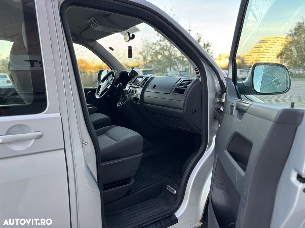 Volkswagen Caravelle - 13