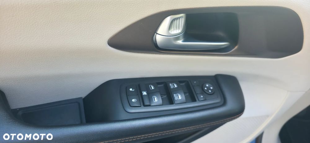 Chrysler Pacifica - 14