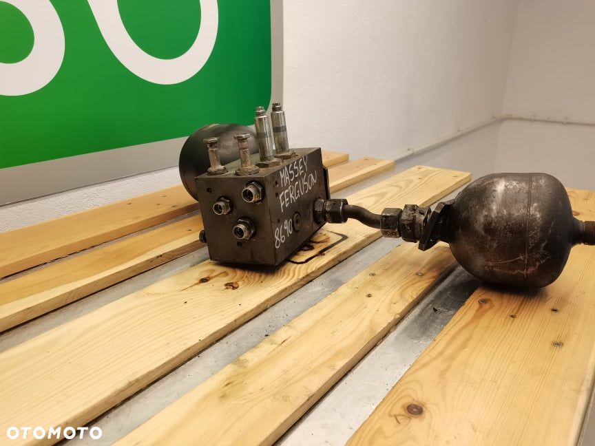 Blok hydrauliczny osi Massey Ferguson 8690 Husco 7702660005 - 4