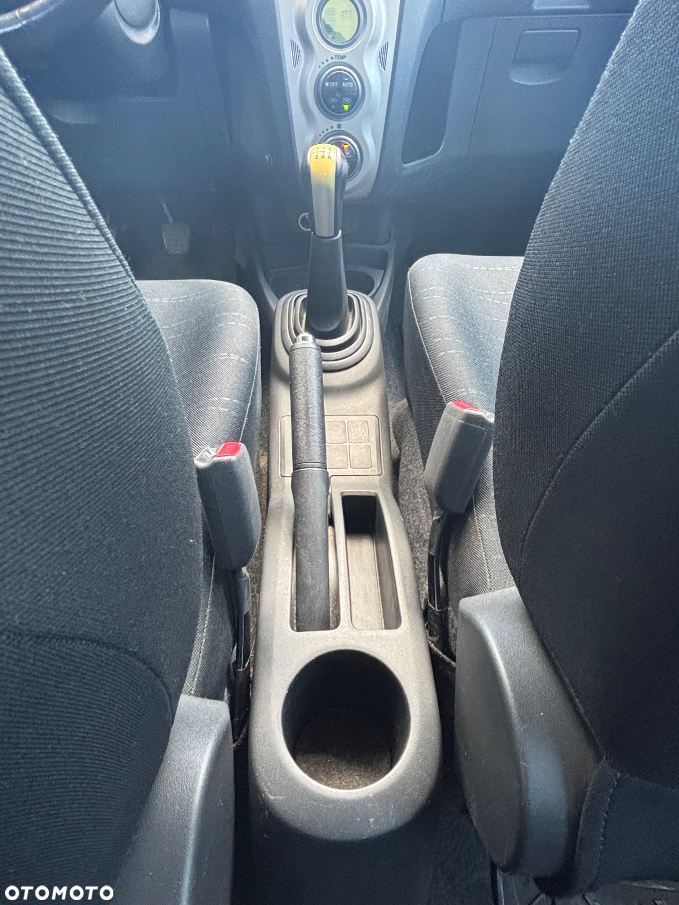 Toyota Yaris 1.3 - 23