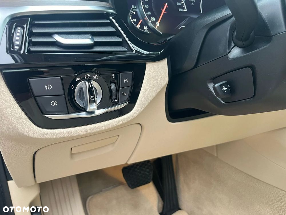 BMW Seria 5 530d Luxury Line - 33