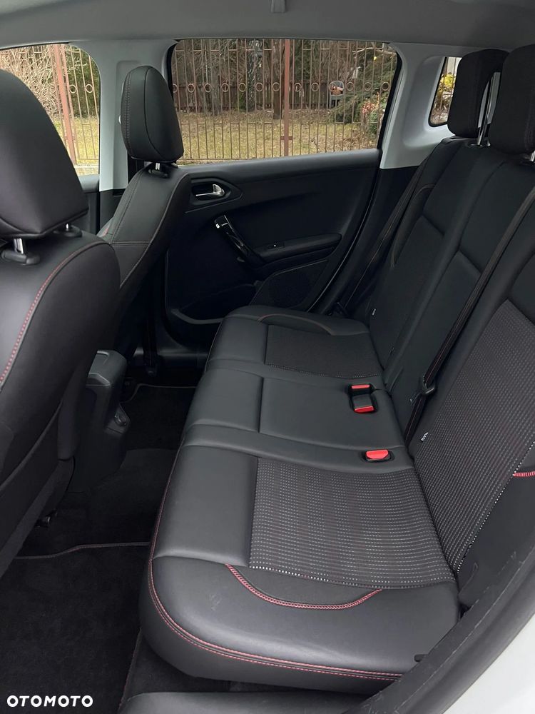 Peugeot 2008 BlueHDi FAP 120 STOP & START GT-Line Edition - 14