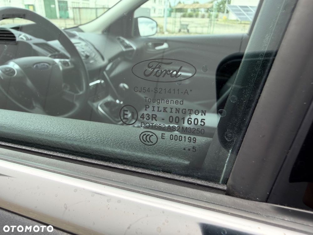 Ford Kuga 1.5 EcoBoost 2x4 Titanium - 36