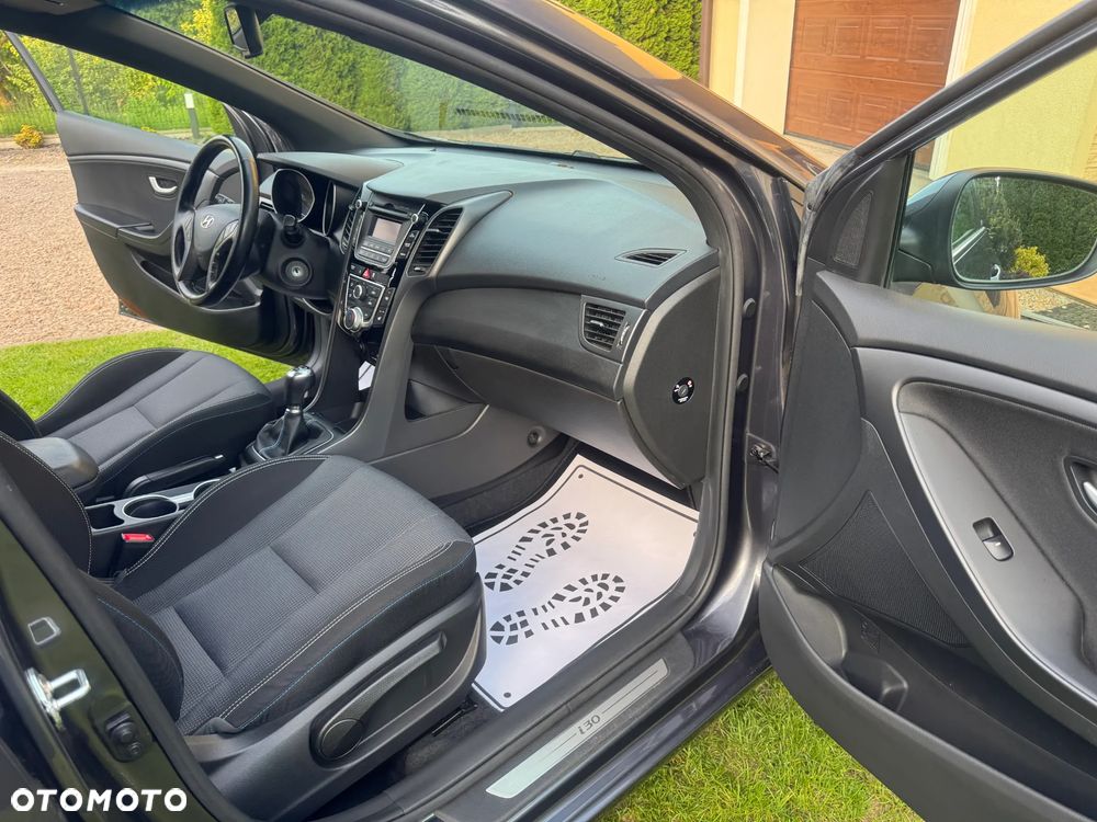 Hyundai i30 blue 1.4 Passion - 12
