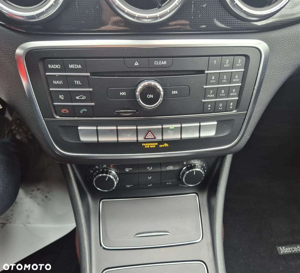 Mercedes-Benz CLA 180 d 7G-DCT - 17