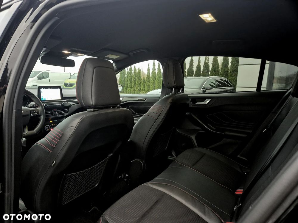 Ford Focus 1.5 EcoBoost ST-Line - 27
