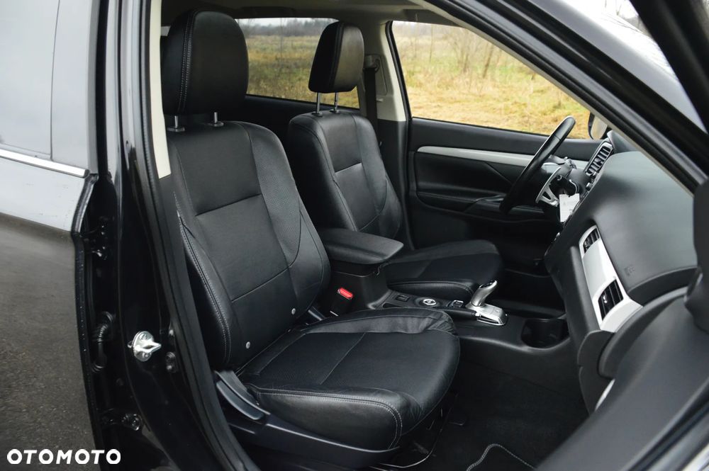 Mitsubishi Outlander - 10