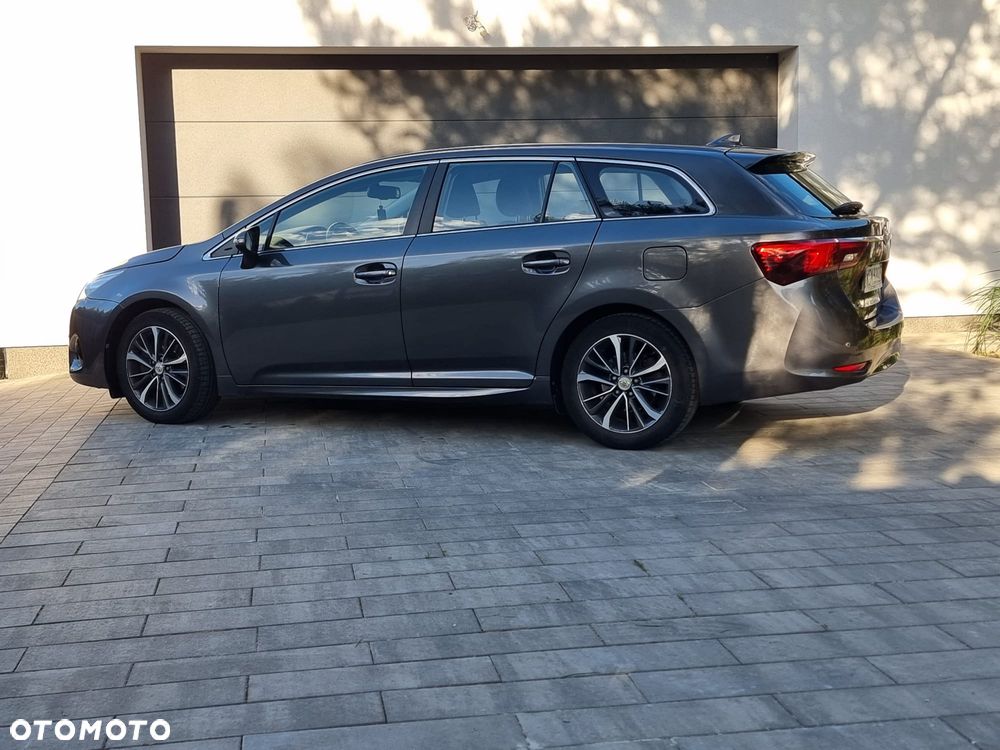 Toyota Avensis 2.0 D-4D Premium - 3