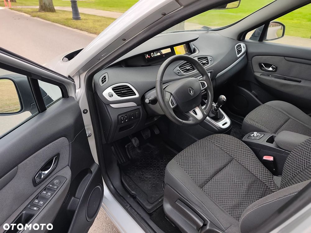 Renault Scenic 1.9 dCi Privilege - 8