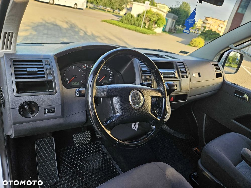 Volkswagen Caravelle - 14