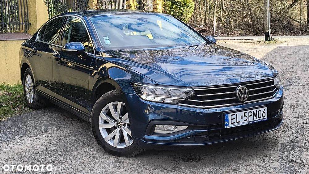 Volkswagen Passat - 1