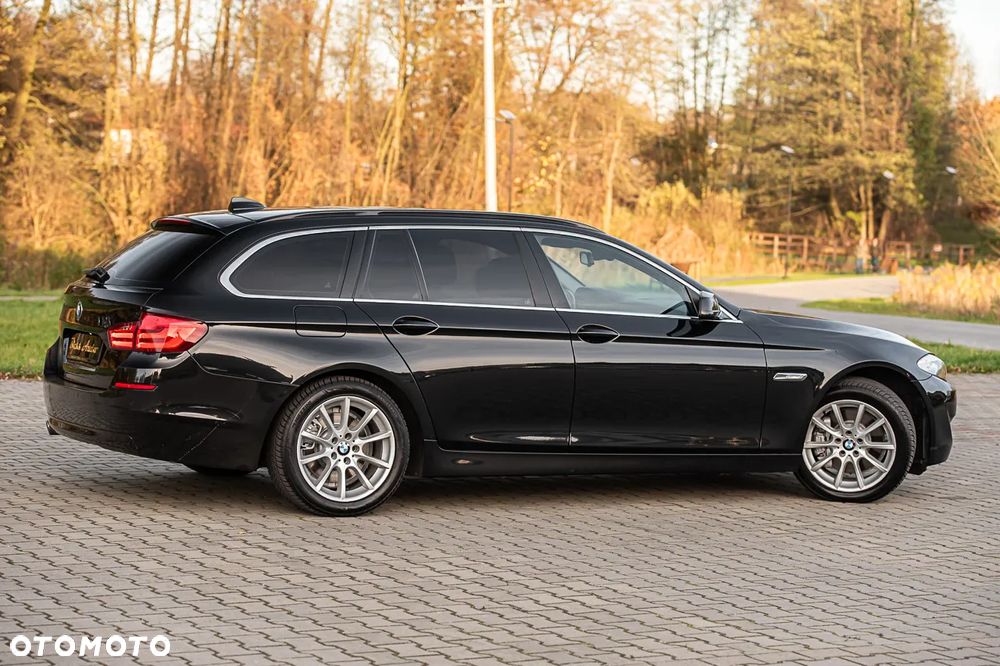 BMW Seria 5 525d Touring - 14