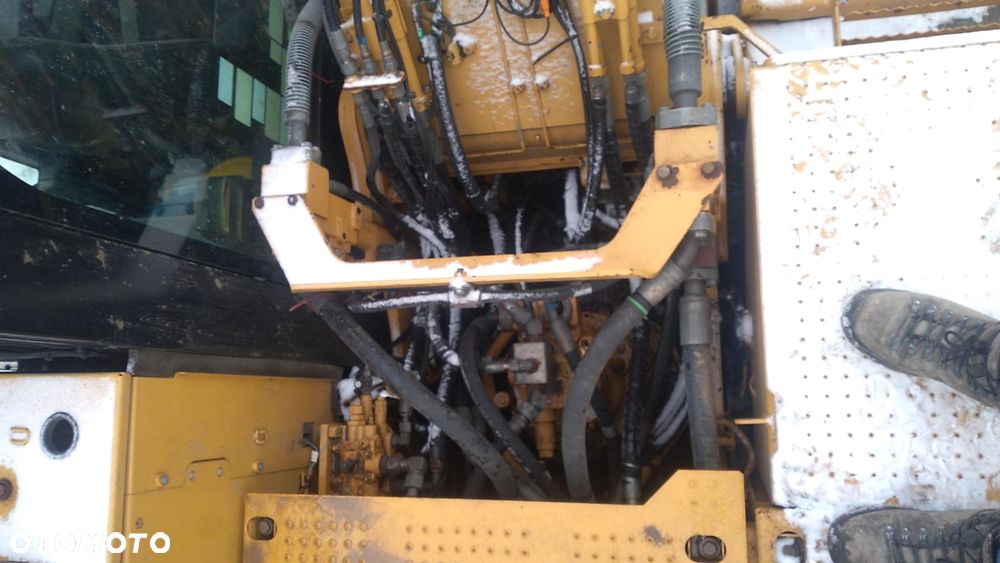 Caterpillar 323F - 6