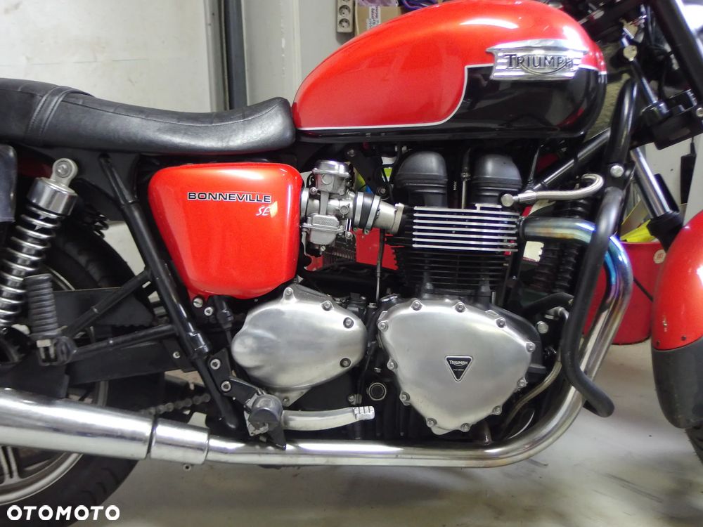 Triumph Bonneville - 4
