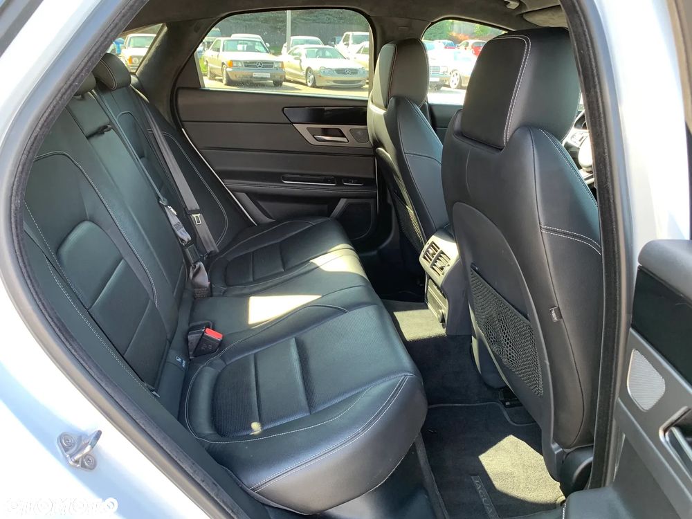 Jaguar XF - 19