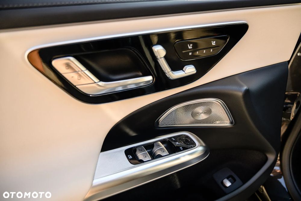 Mercedes-Benz Klasa E 200 mHEV 4-Matic AMG 9G-Tronic - 27