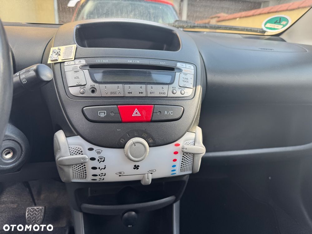 Peugeot 107 1.0 Happy - 14