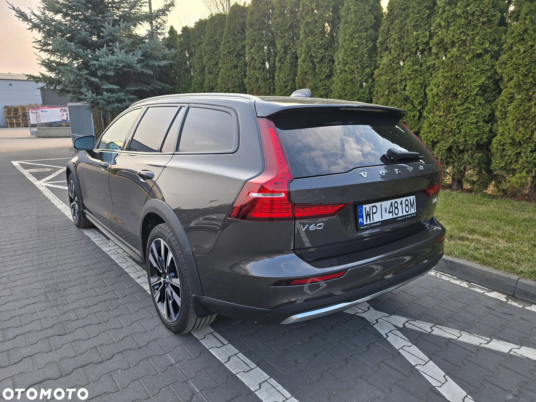 Volvo V60 Cross Country B5 B AWD Plus - 4
