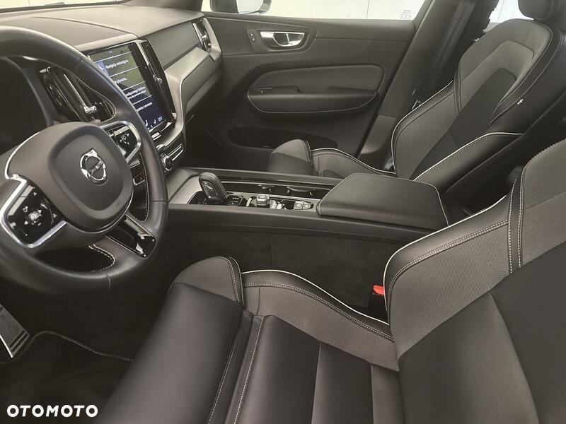 Volvo XC 60 B4 B R-Design - 11