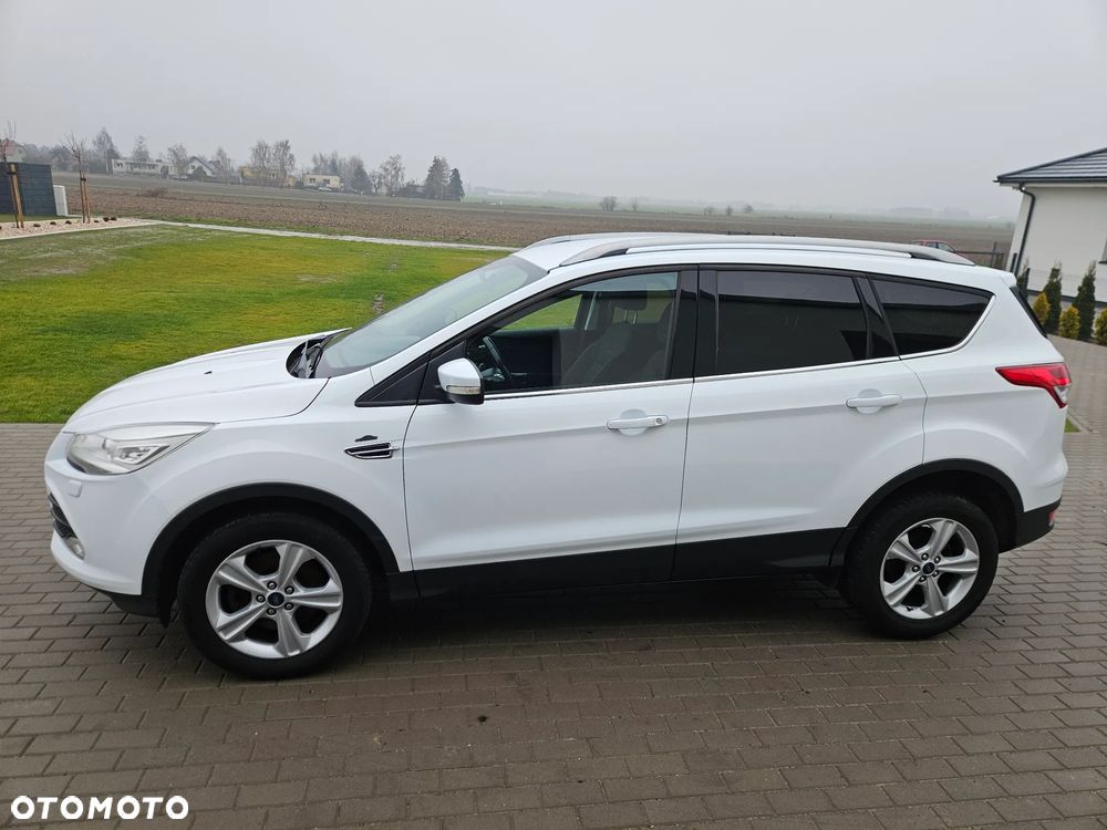 Ford Kuga 2.0 TDCi 2x4 Titanium - 4