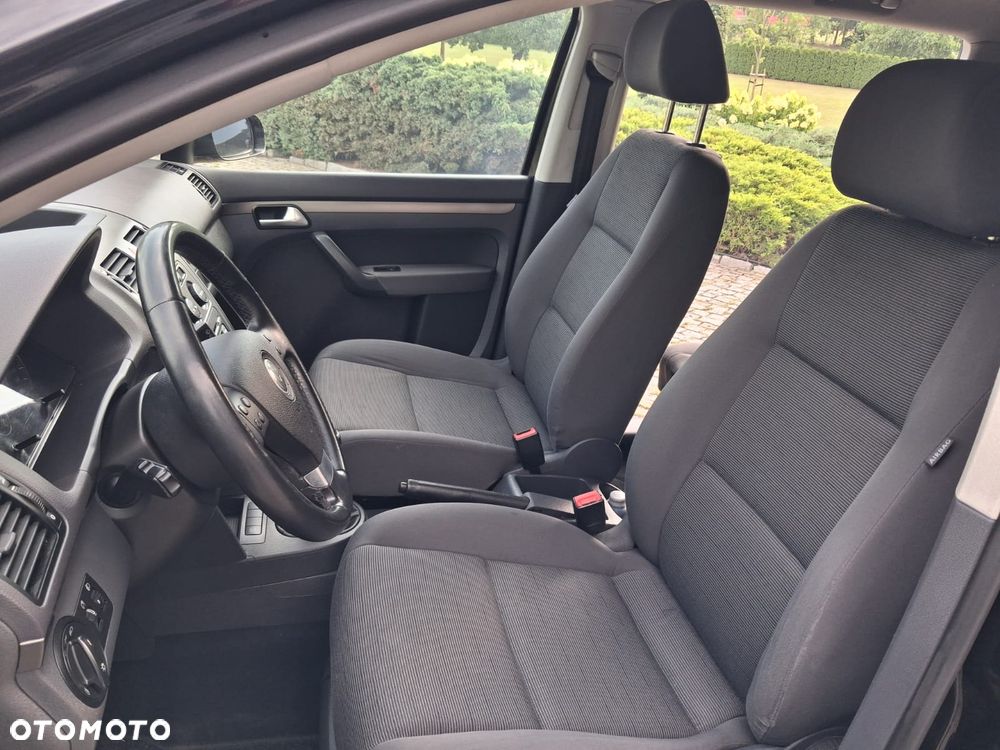 Volkswagen Touran - 4