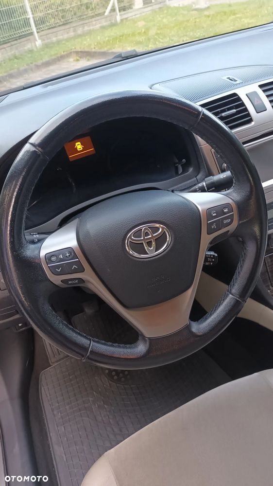 Toyota Avensis 1.8 Premium - 15
