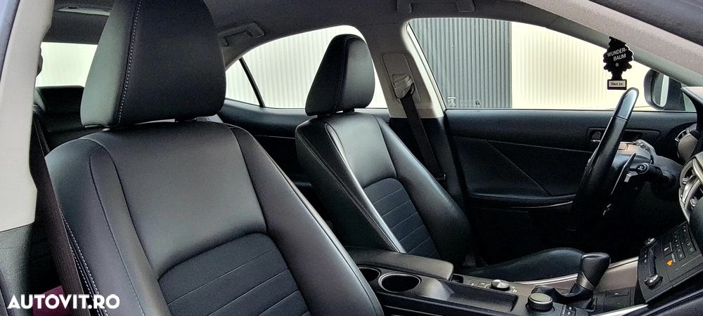 Lexus Seria IS 300h BusinessEdition - 13