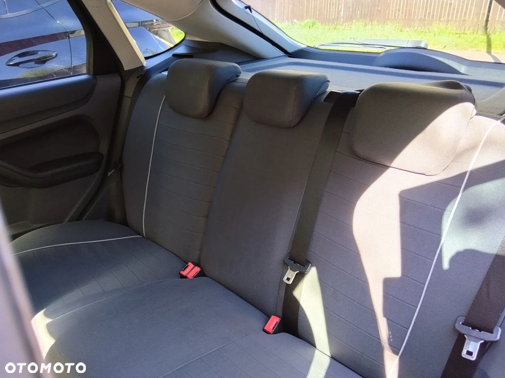 Ford Focus 1.6 FX - 11