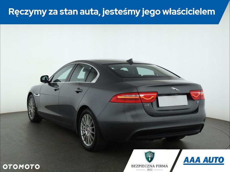 Jaguar XE - 6