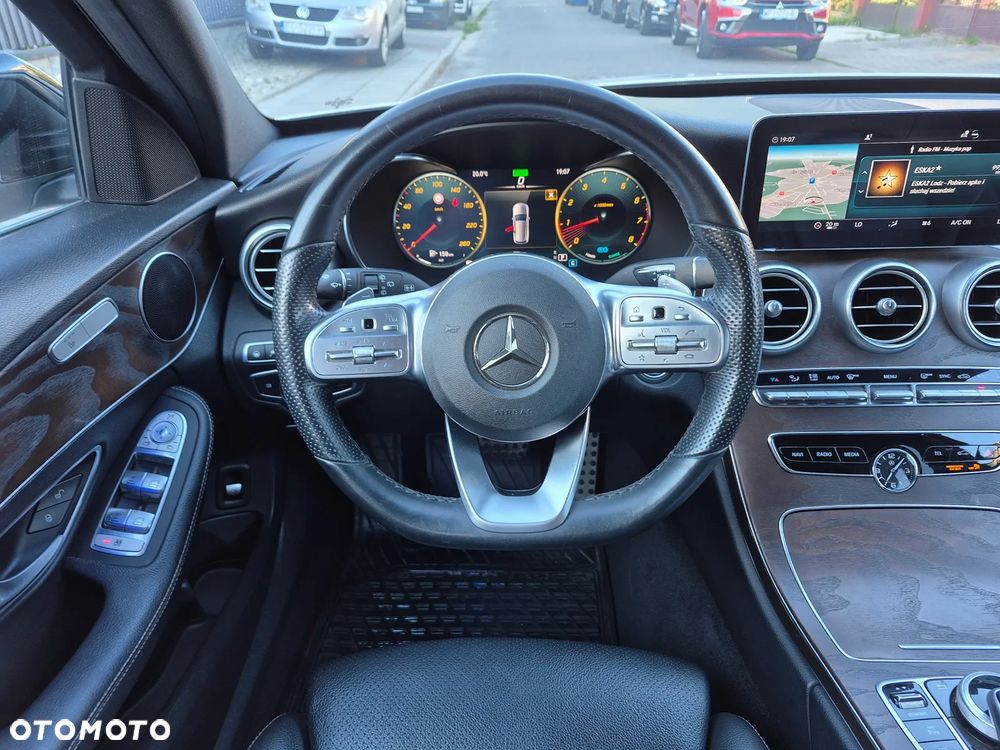 Mercedes-Benz Klasa C 300 9G-TRONIC - 17