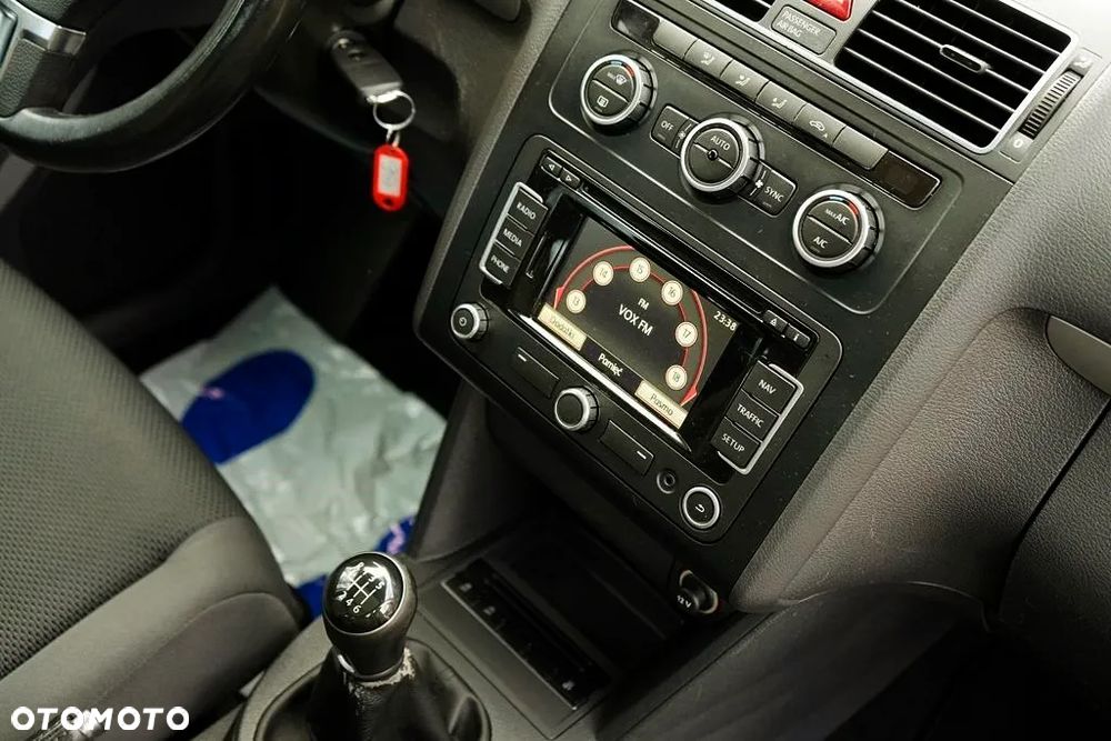 Volkswagen Touran 1.6 TDI DPF BlueMot Trendline - 29