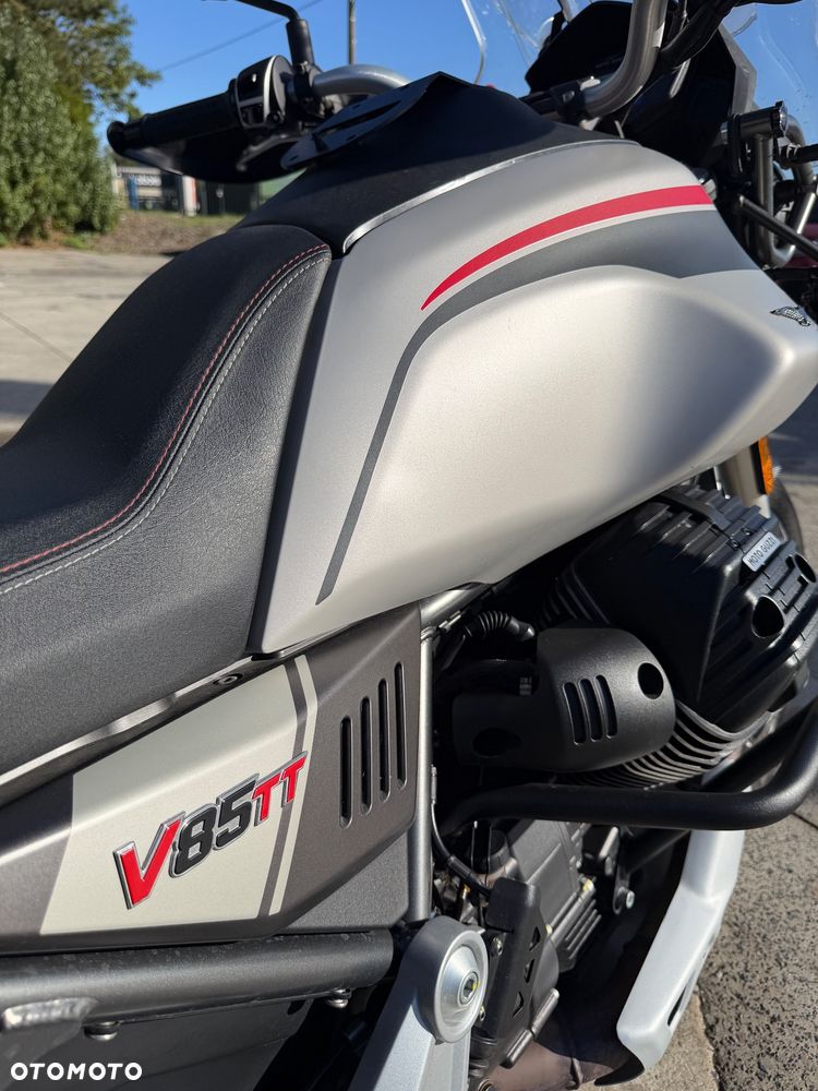 Moto Guzzi V85 - 18
